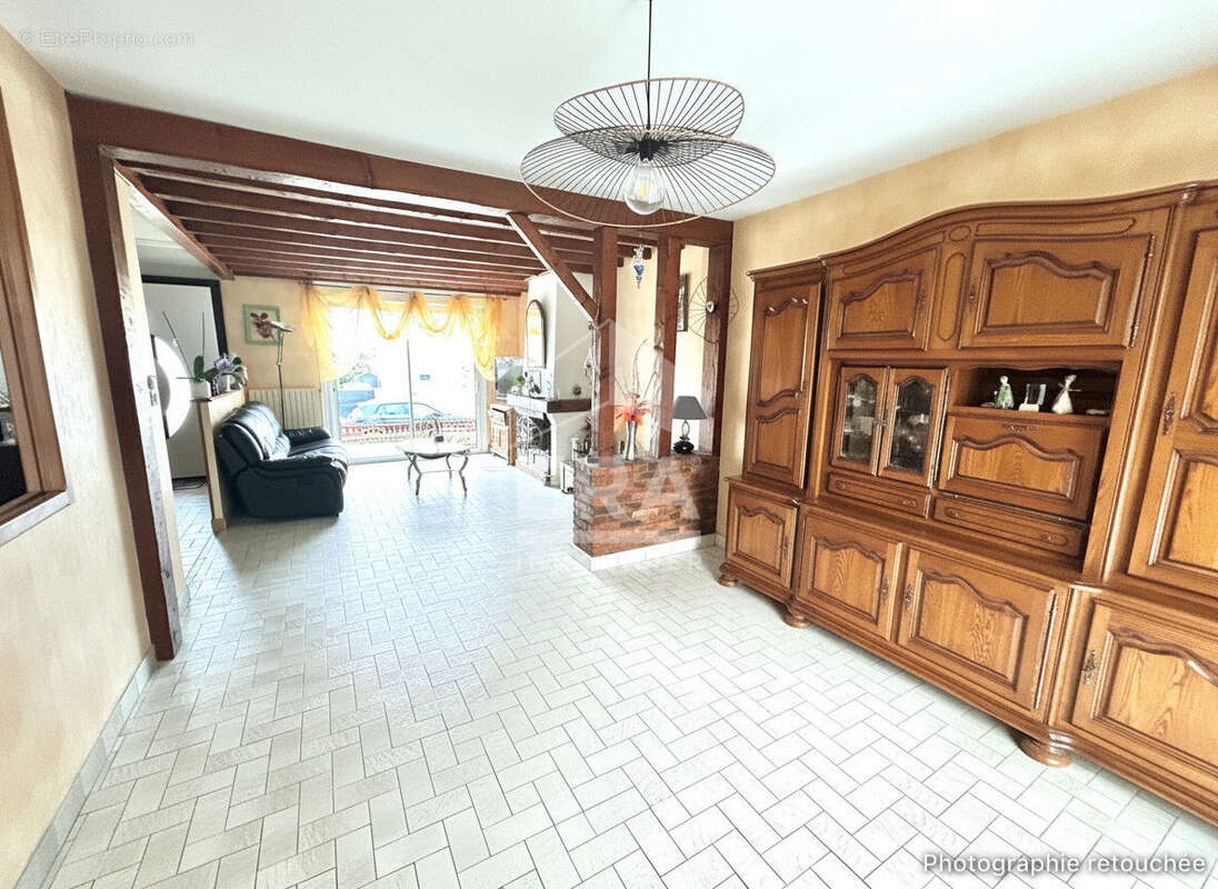 Maison à NEUVILLE-SUR-SARTHE