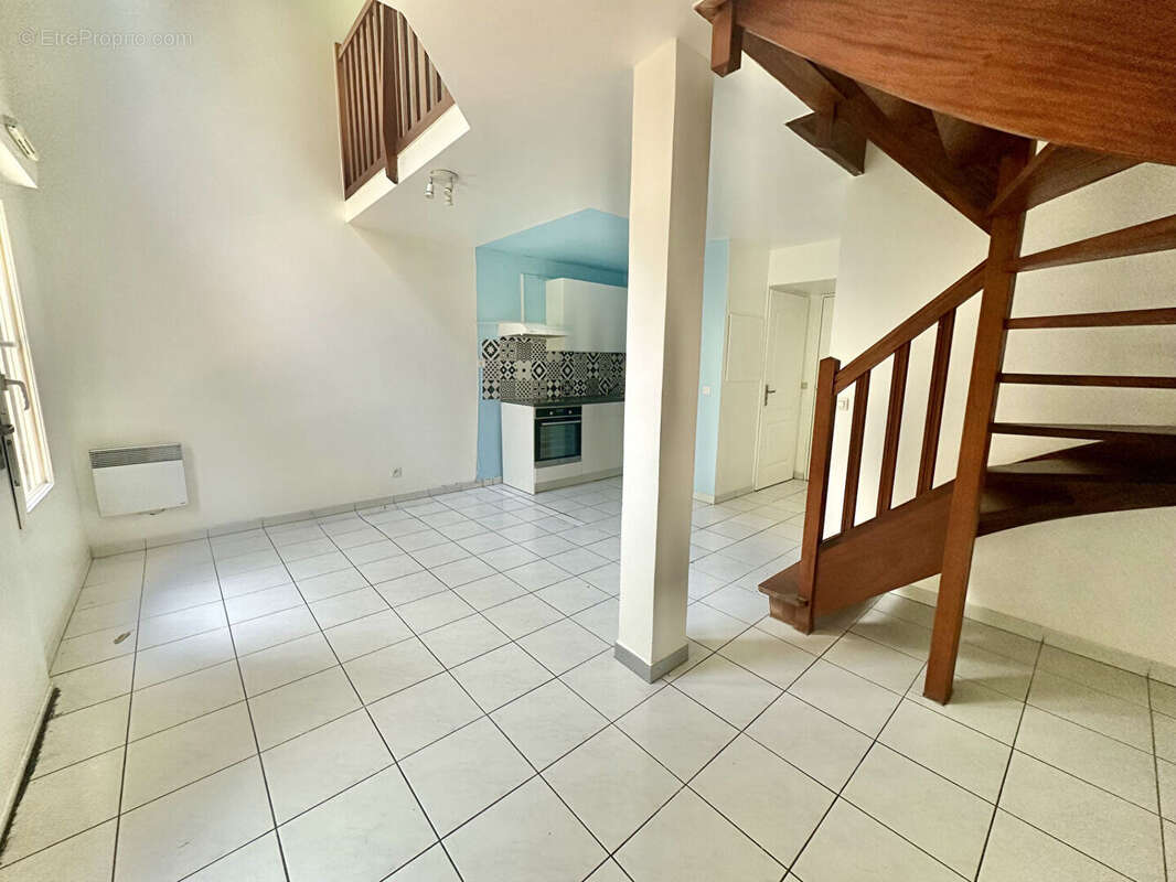 Appartement à LES PAVILLONS-SOUS-BOIS