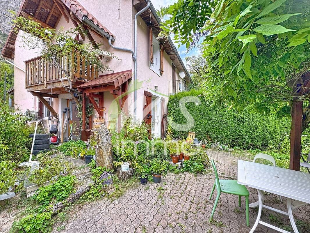 Maison à VILLAR-LOUBIERE