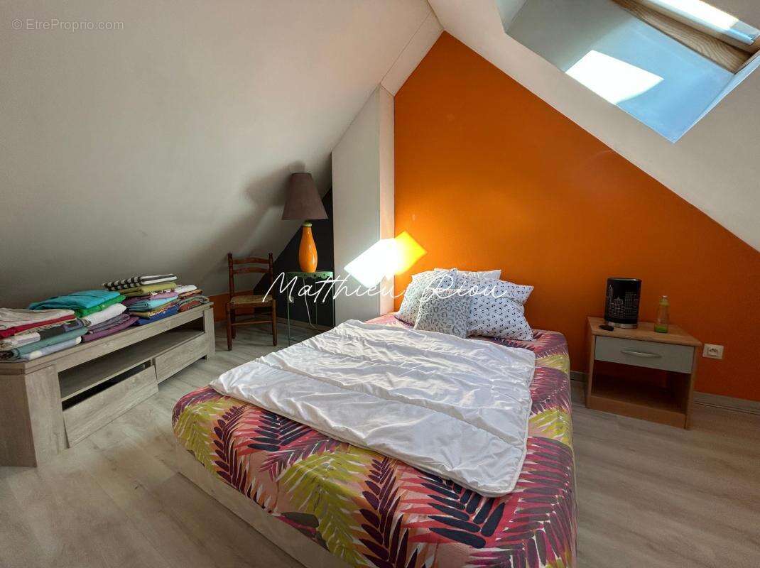 Maison à SAINT-ETIENNE-DE-FURSAC