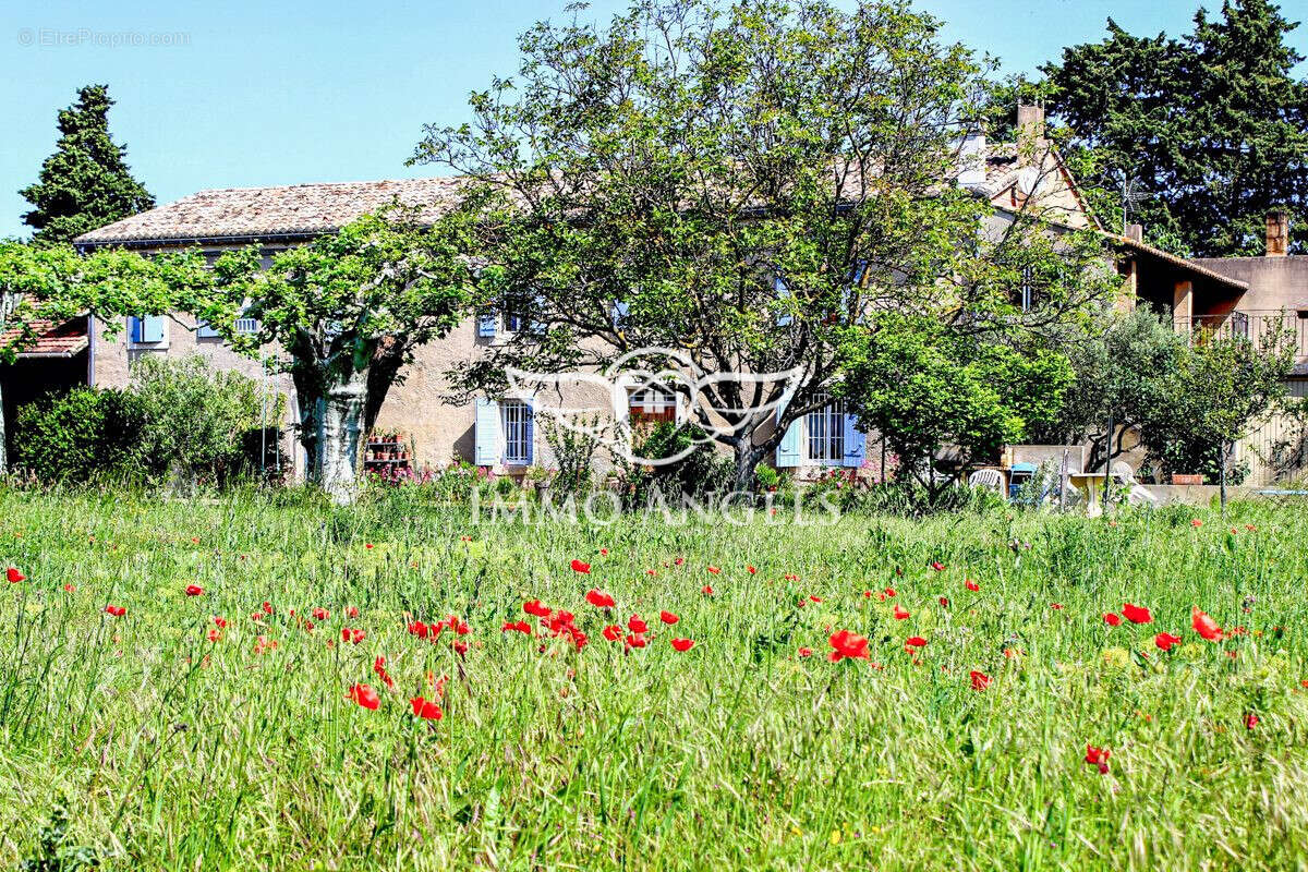Maison à L'ISLE-SUR-LA-SORGUE