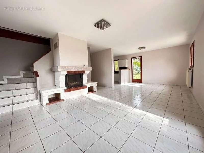 Maison à CRUSEILLES