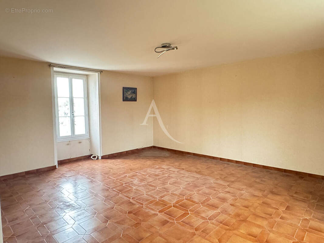 Maison à MOUZEUIL-SAINT-MARTIN