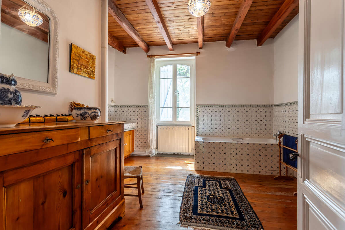 Maison de campagne avec annexes, piscine, grange et vue - photo 28