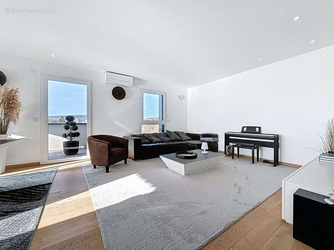 Appartement Attique Annecy 4 pièce(s) 94 m2 - photo 3