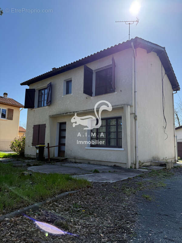 EXCLUSIVITE  Mios bourg, toutes commodités à pieds, maison à étage avec jardin - photo 2