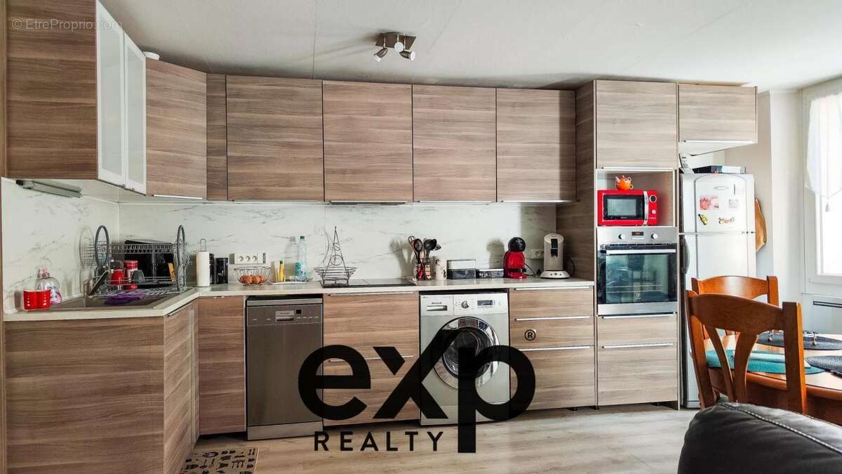 Appartement à VINS-SUR-CARAMY