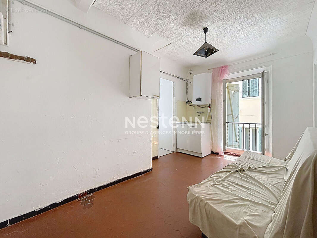 Golfe juan - 27 m2 -2p- centre ville - a refaire- sud -1 min de la mer - photo 2
