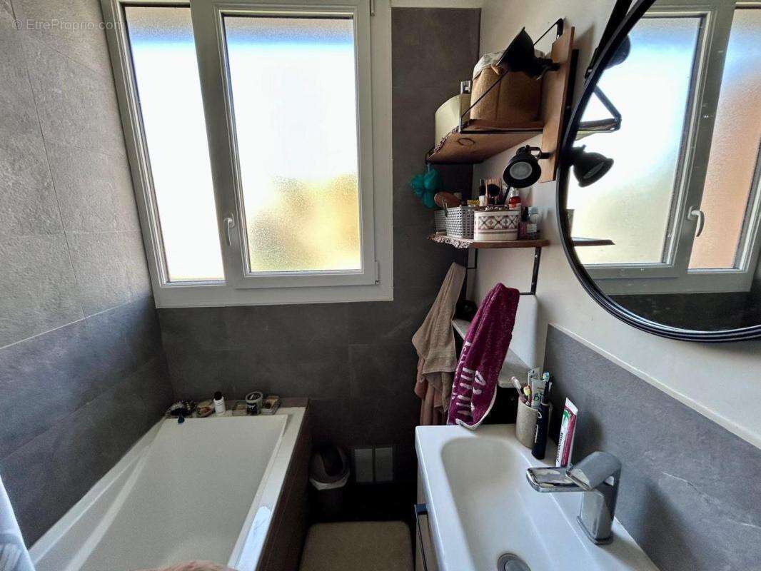 À vendre – t3 51m² rénové avec balcon, box et cave - saint-raphael - photo 5