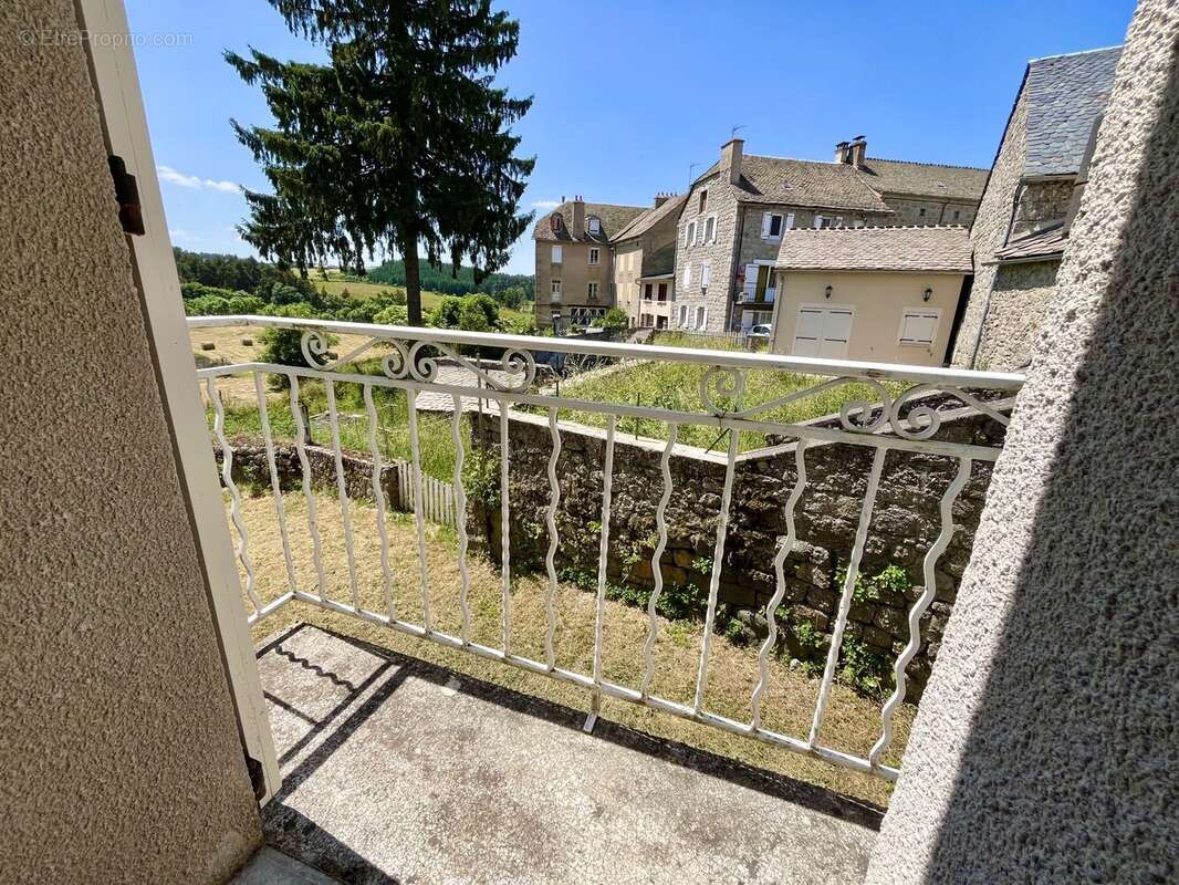 Maison à RIEUTORT-DE-RANDON