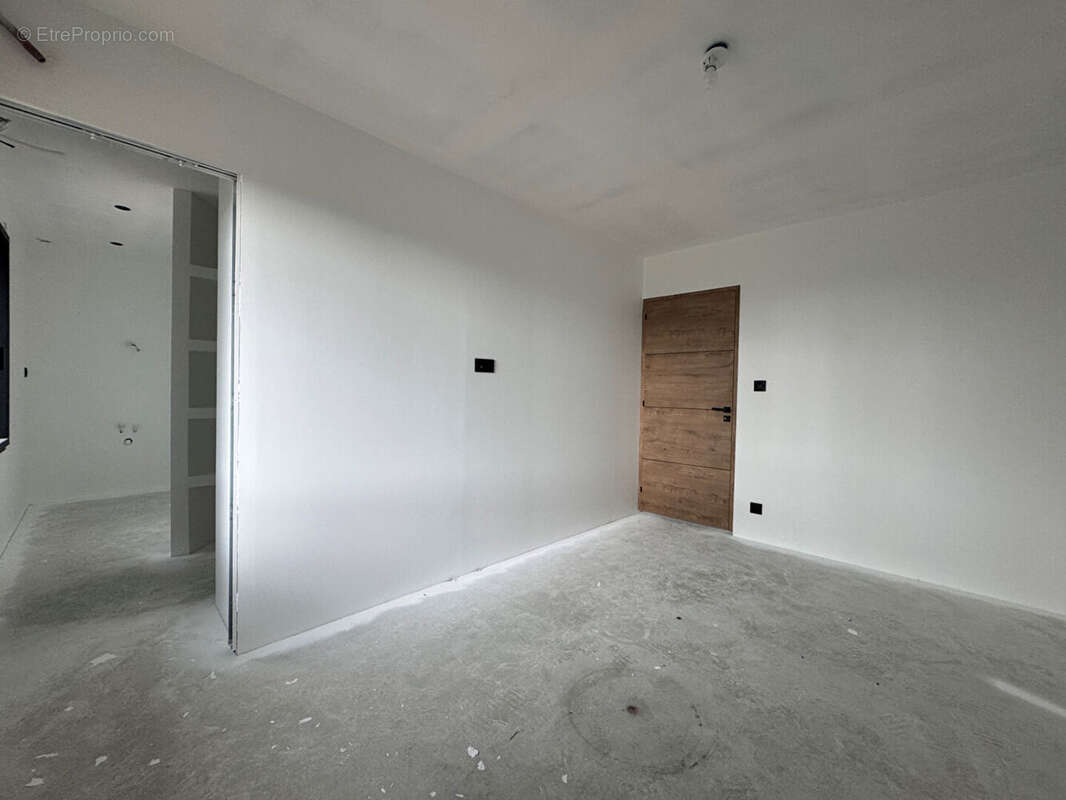 Saint Georges sur Loire - Maison 188m² - 6 pièces - Terrain 3109m² - photo 6