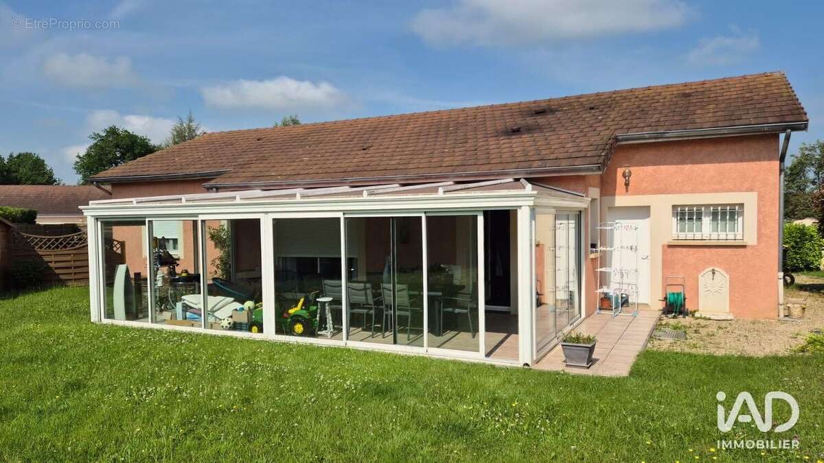 Photo 2 - Maison à SAINT-YAN