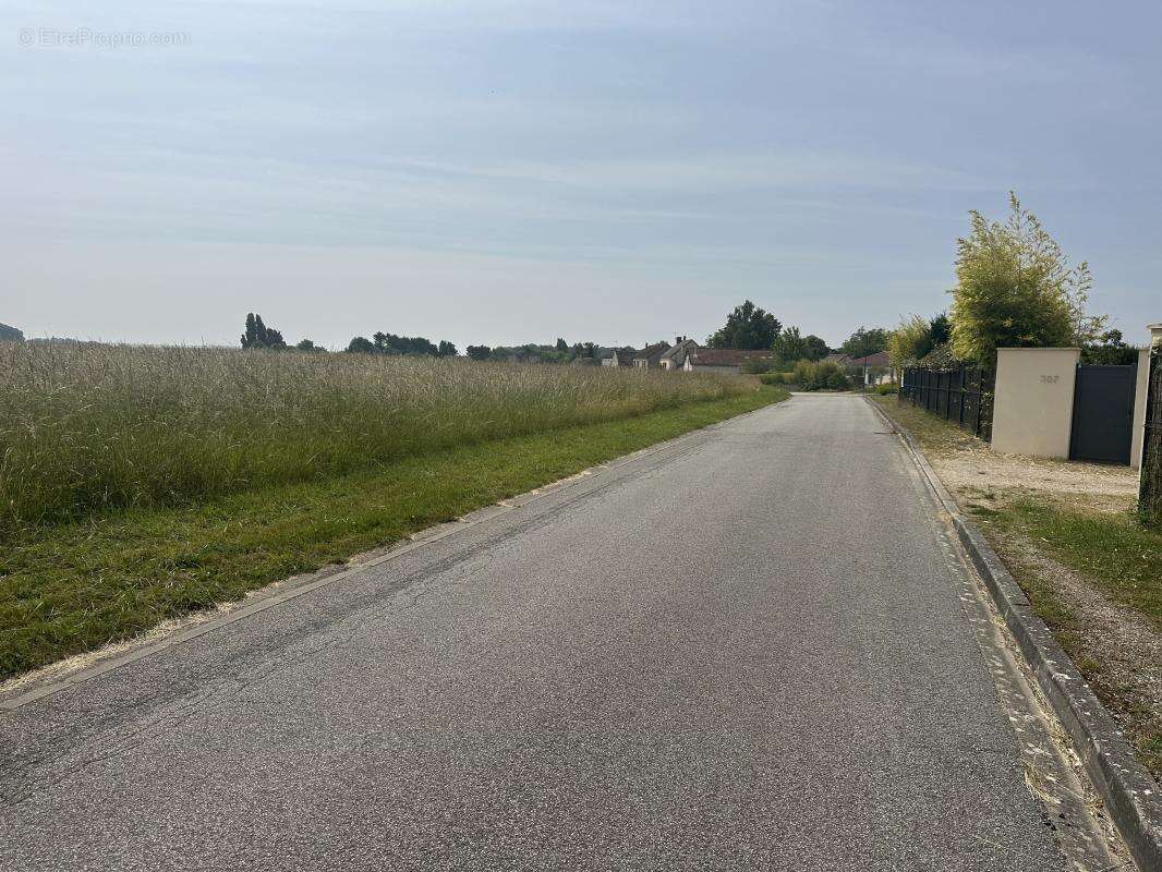 Terrain à CIVRY-LA-FORET