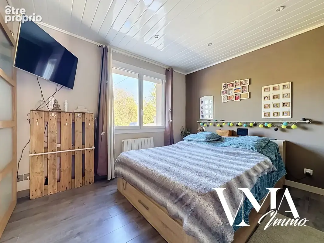 Val d'Oingt / Maison de 120m2 sur une parcelle de terrain de 920m2. - photo 11
