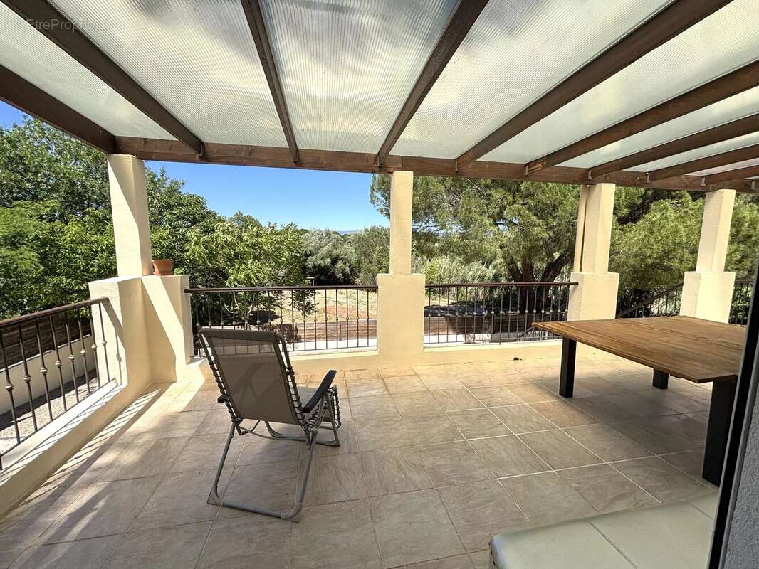 Maison à LE MUY