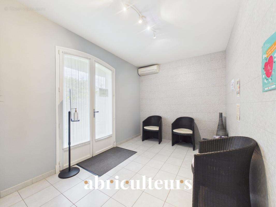 Magnifique Propriété Familiale de charme de 310 m² avec piscine et magnifique jardin arboré en vente à Yerres (91) - photo 18