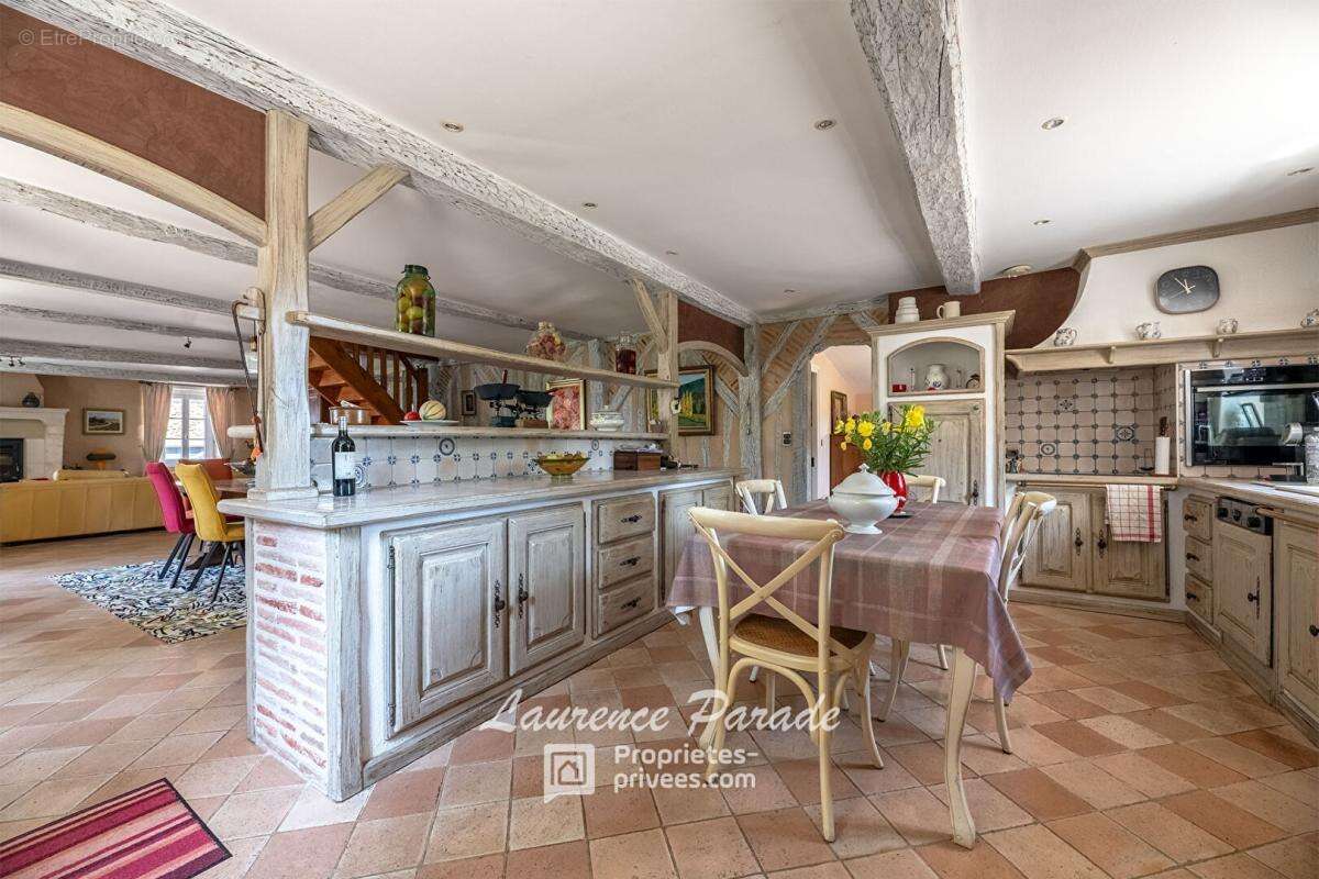 Chartreuse au coeur de 40 hectares, avec dépendances - photo 6