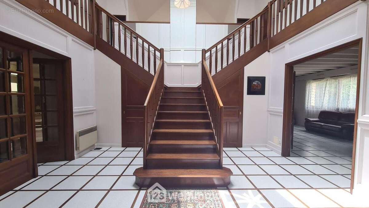 Maison 370 m² à Idron  - photo 3