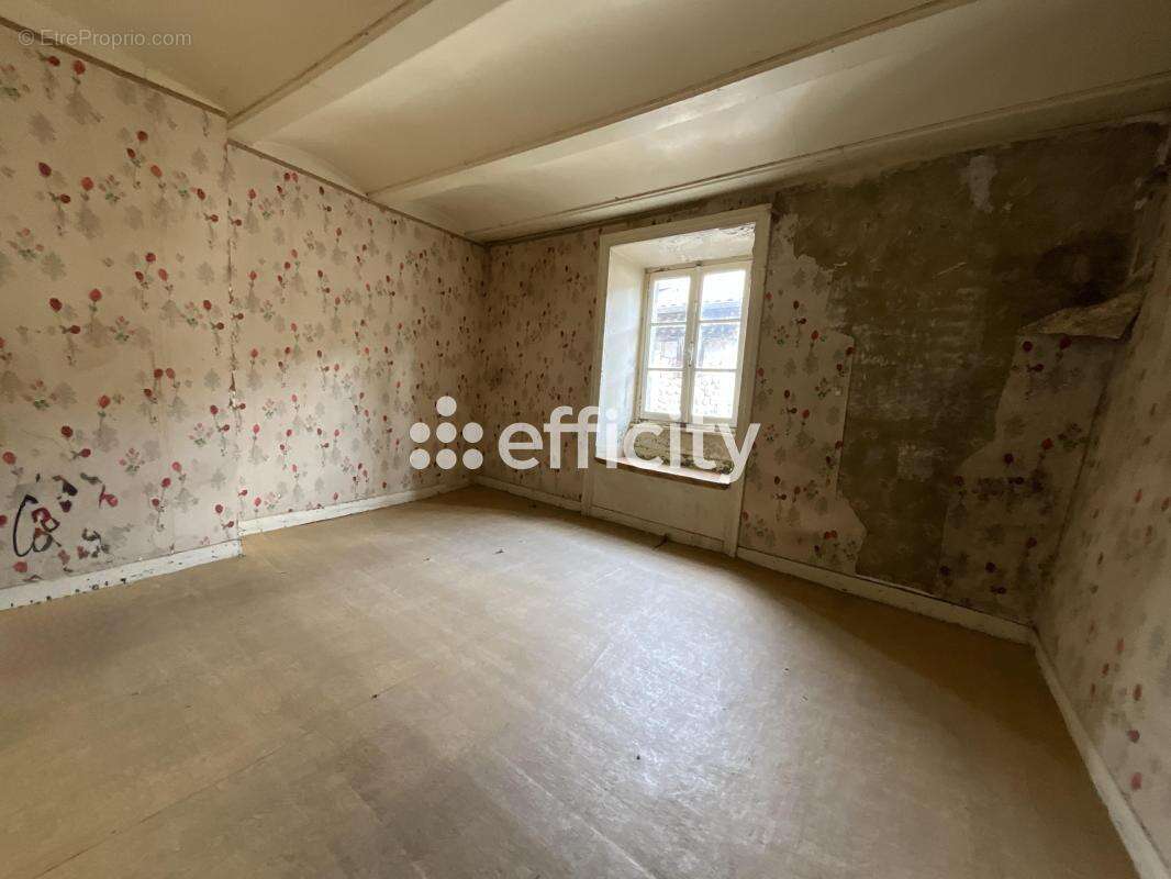 Appartement 148 m² à Le Cheylard  - photo 5