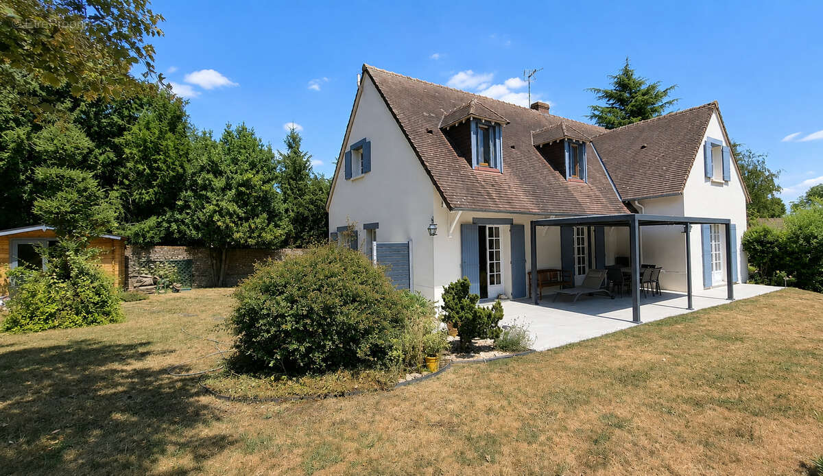 Maison à YEVRE-LA-VILLE