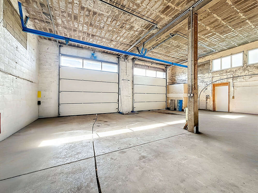 Commerce à MONTREUIL-BELLAY