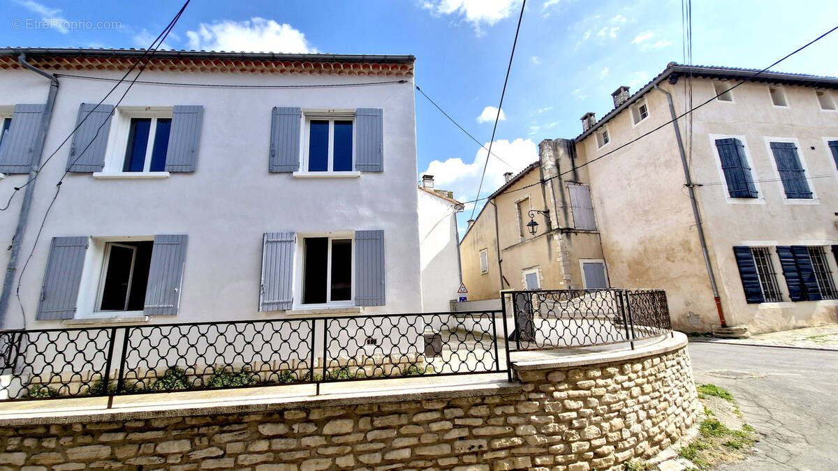 Maison à PERNES-LES-FONTAINES