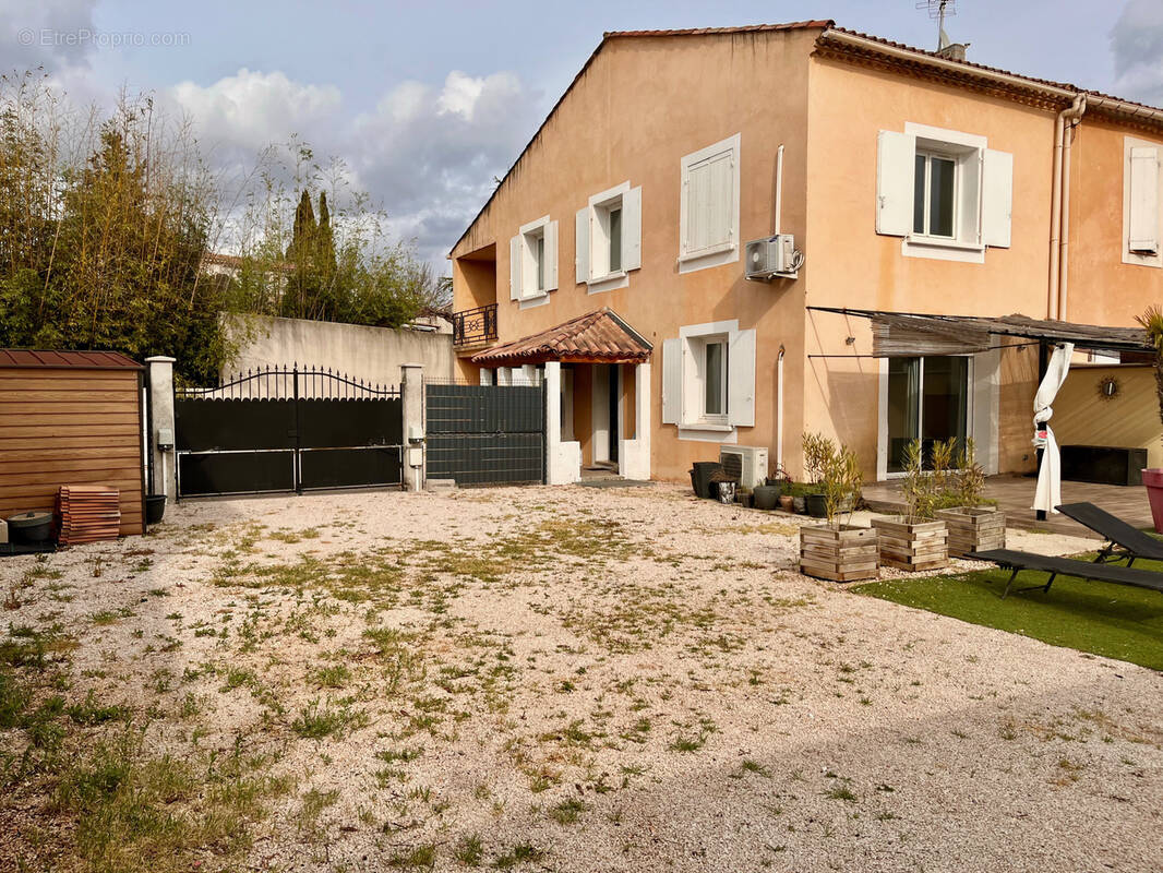 Maison à MEYREUIL