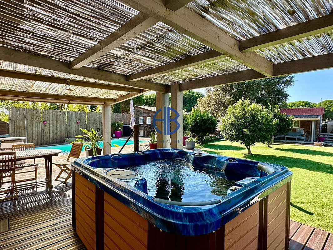 Grau d'agde-maison 4 faces avec piscine et dependances - photo 10