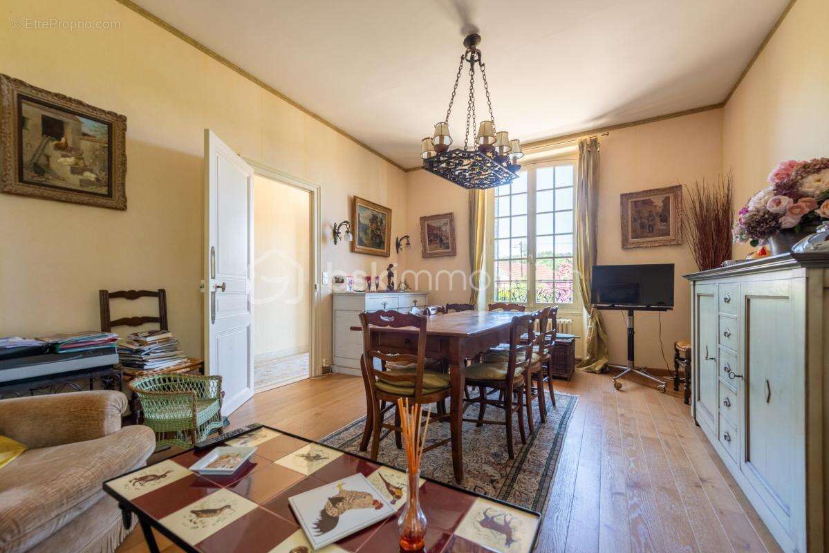 Maison à PONT-SUR-YONNE