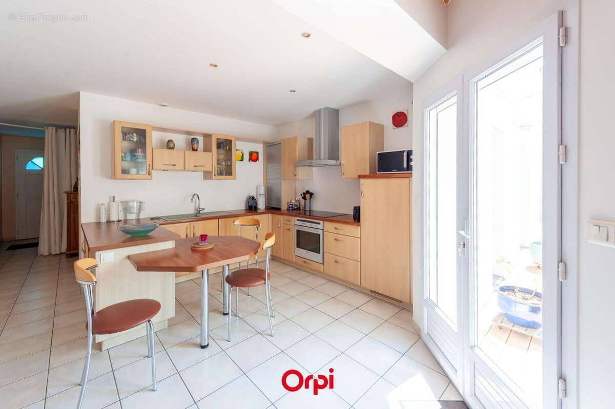 Nieul sur Mer - Maison plain-pied 153 m² - 4 chambres - garage - piscine - photo 3