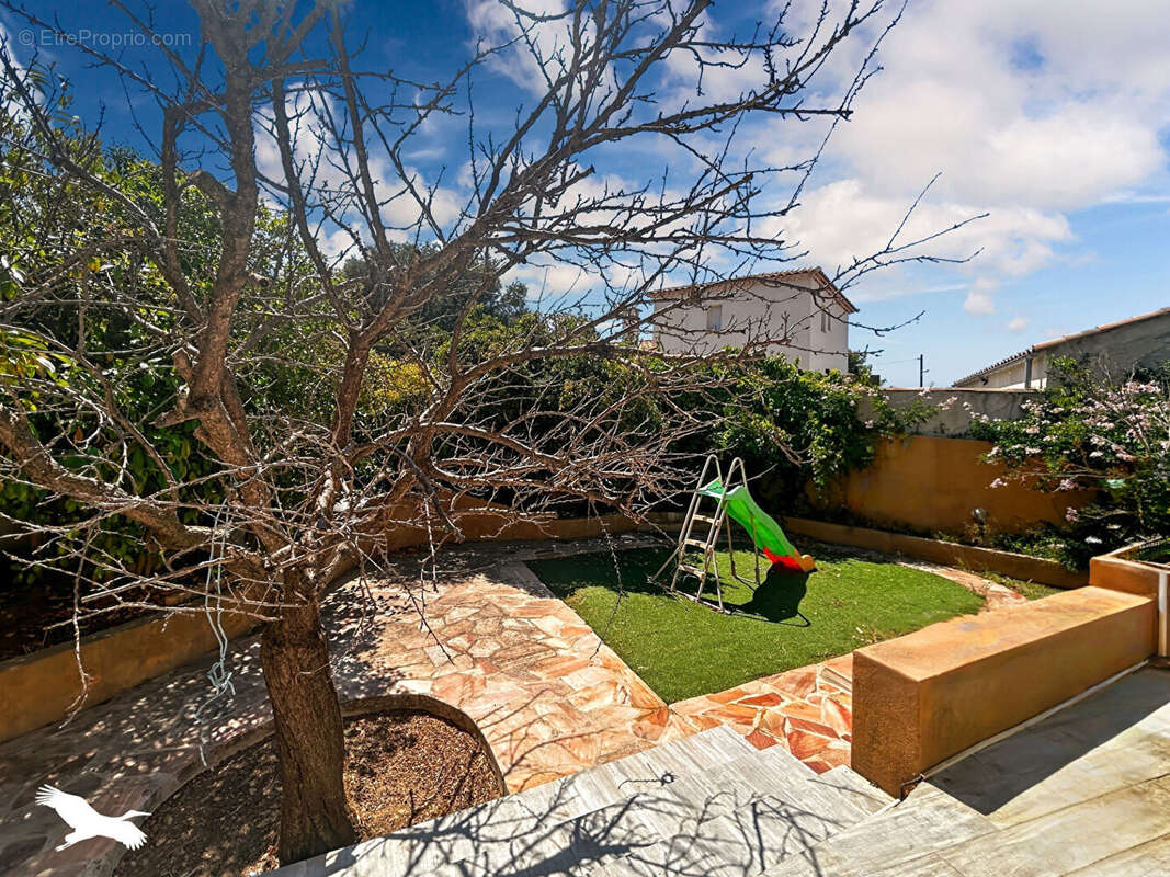 Maison à vendre Allauch 7 pièces 122,44 m2 + 100 m2 annexes aménagées + PISCINE + STATIONNEMENTS - SECTEUR ENCO DE BOTTE - photo 8