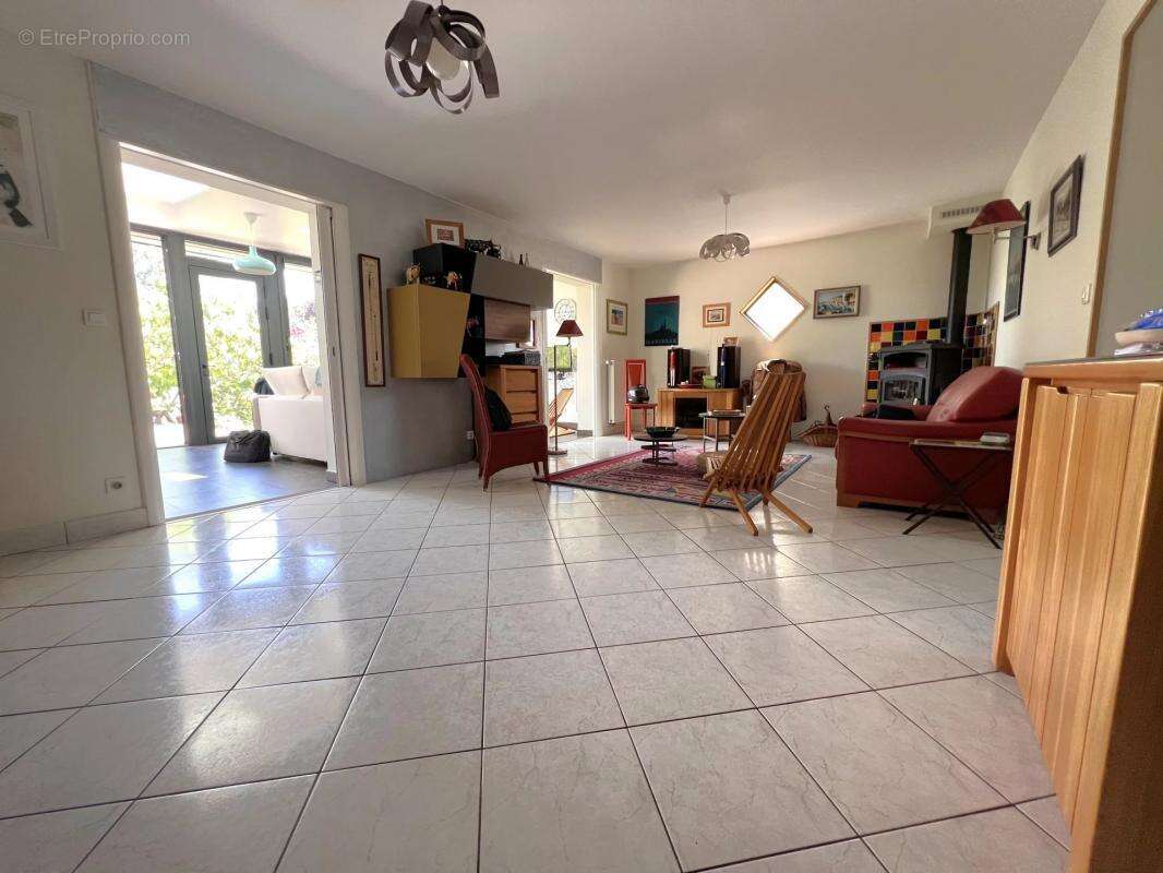 Maison à LES CLAYES-SOUS-BOIS