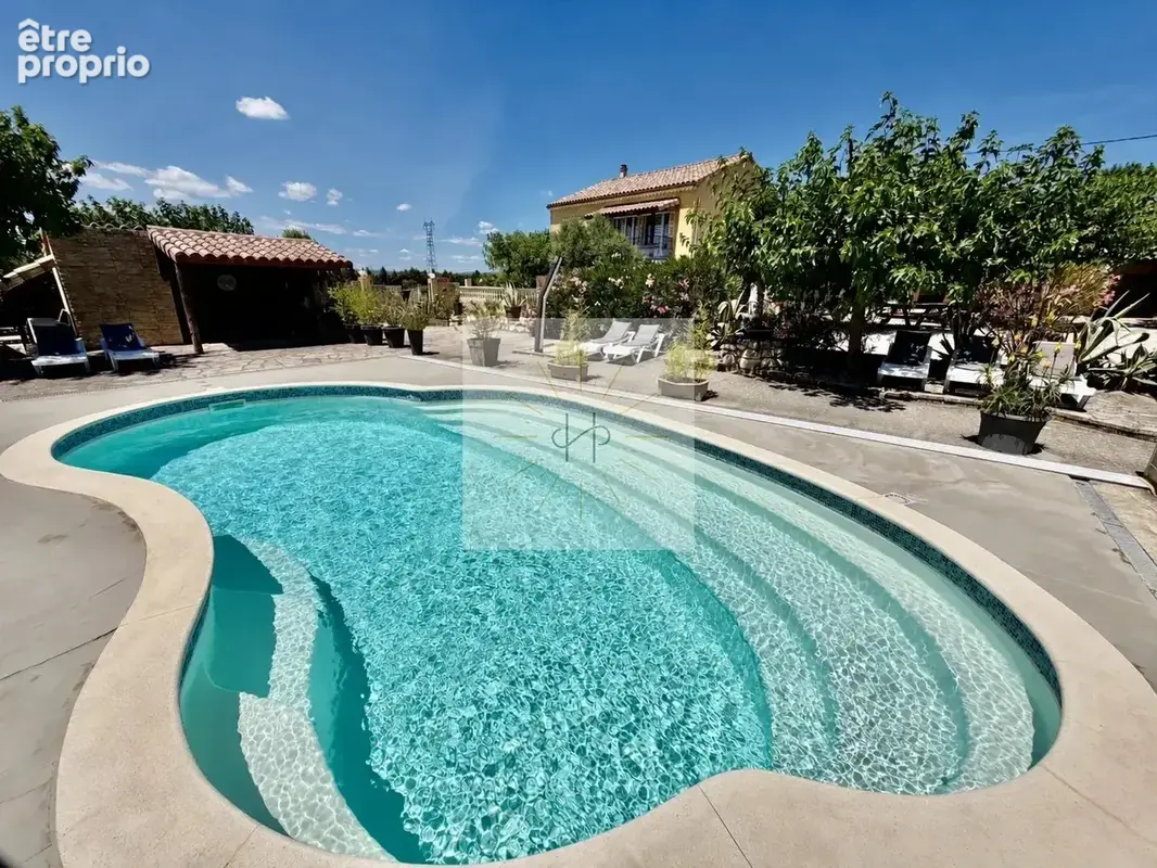 Maison 6 pièces 290 m² à vendre à La Garde-Adhemar (26700) - photo 1