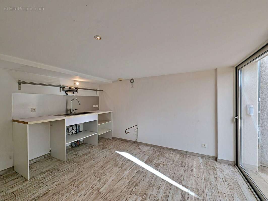 cuisine rez-de-chaussée - Maison à VALENCE