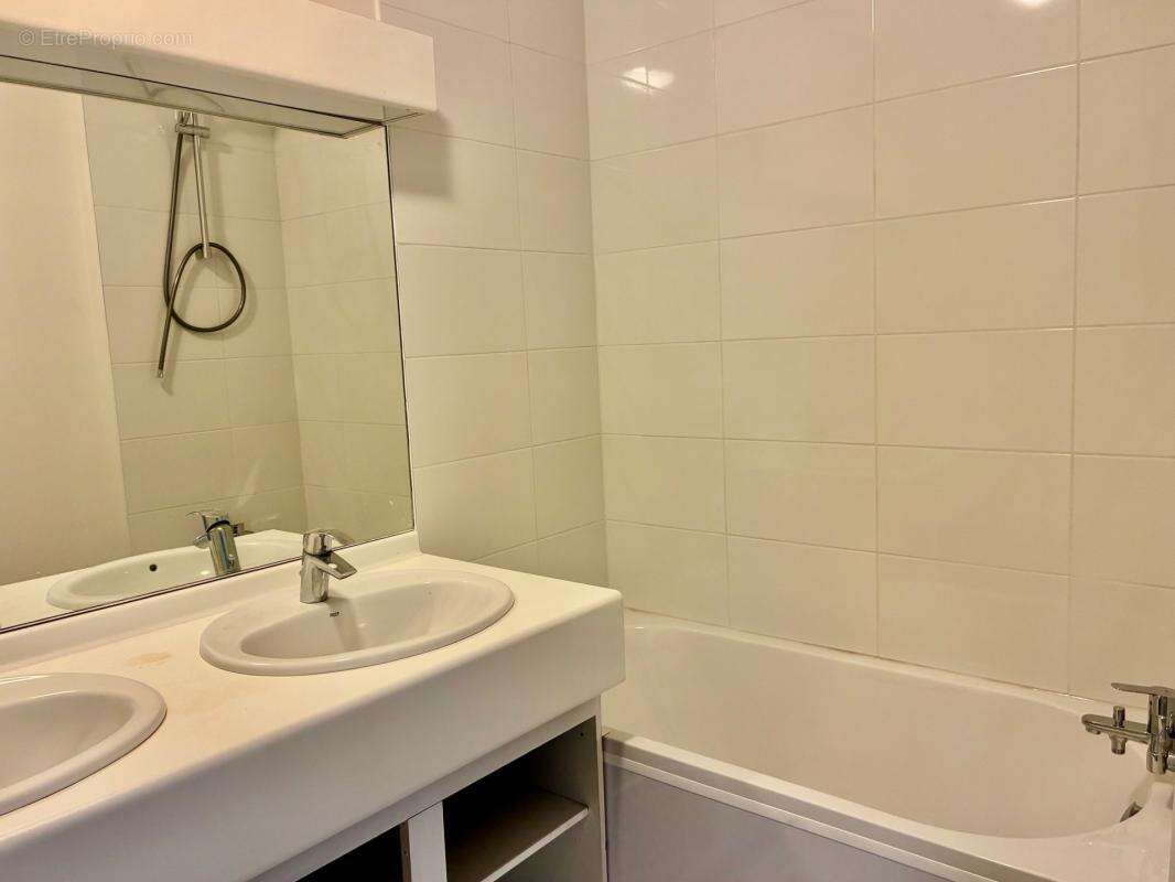 Centre ville t4 78m²  avec grand balcon et parking en carport - photo 5