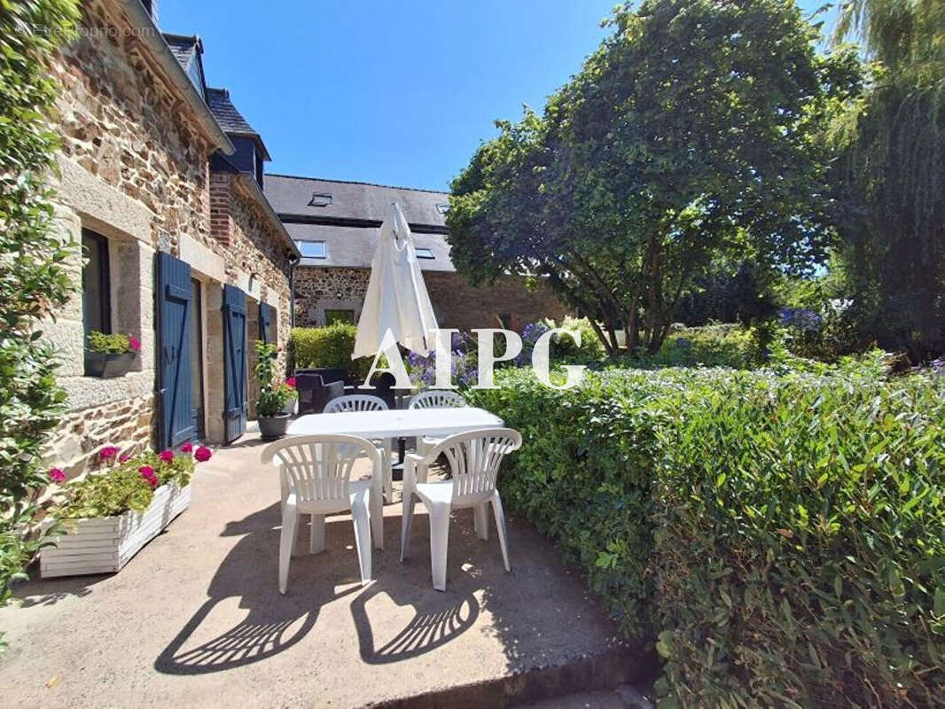 LANTIC, ensemble de deux maisons rénovées à vendre - photo 4