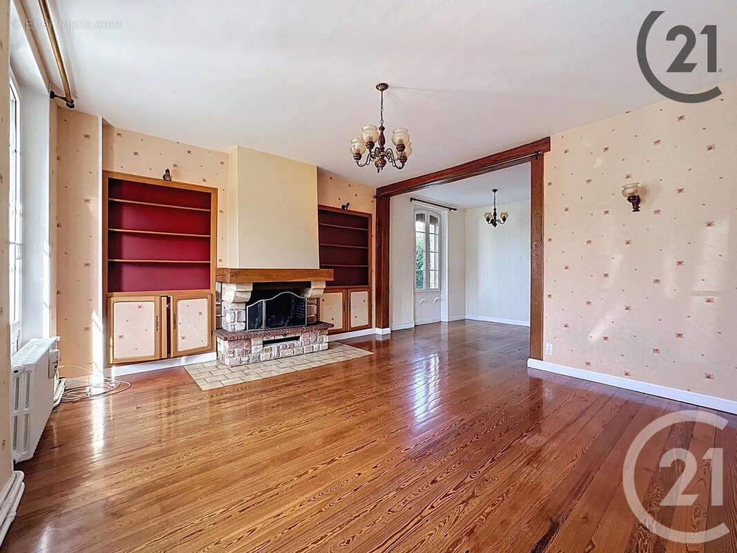 Maison à SAINT-JULIEN-LES-VILLAS