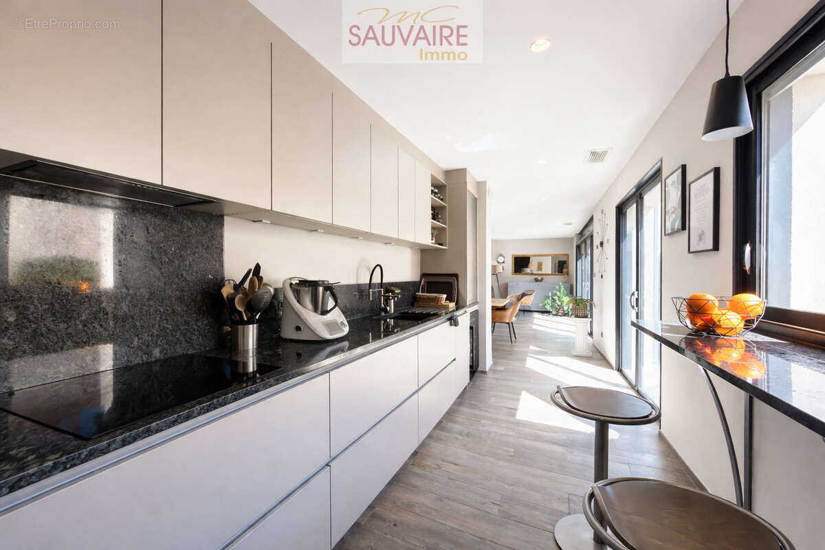Maison à SAINT-LAURENT-DE-LA-SALANQUE