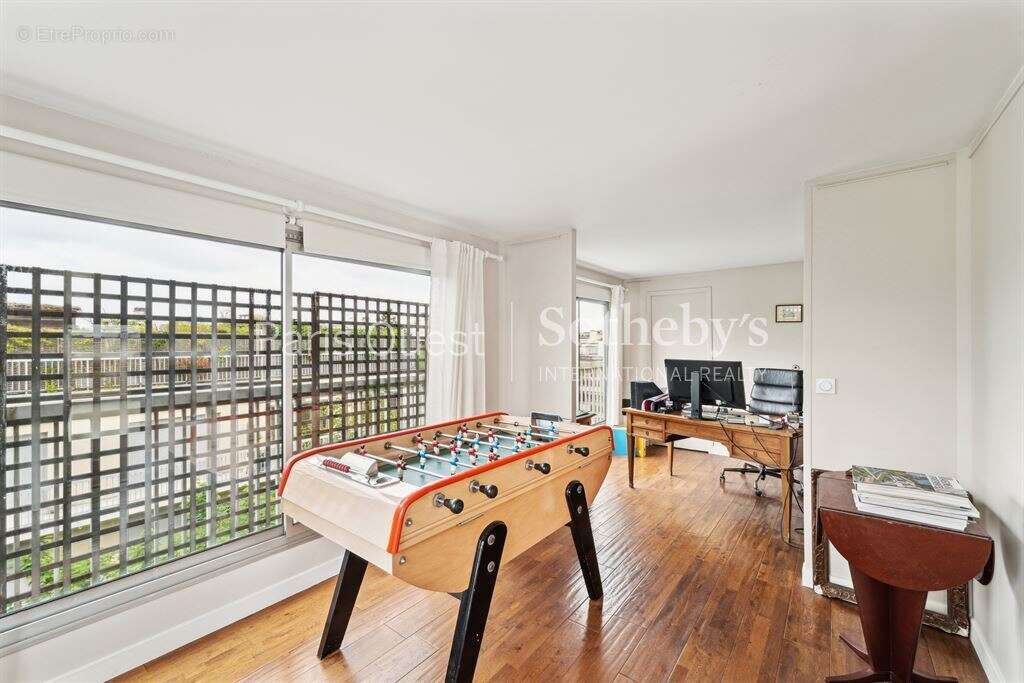 Appartement à NEUILLY-SUR-SEINE