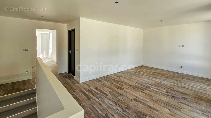 Appartement à MORIGNY-CHAMPIGNY