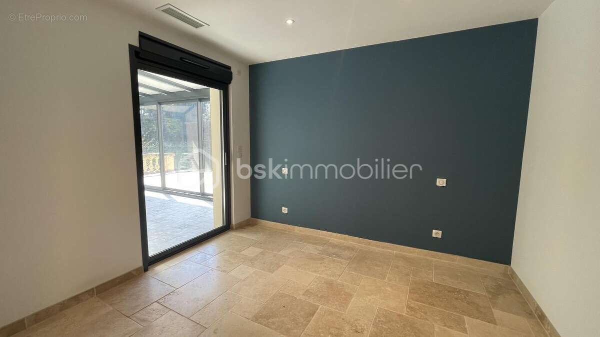 Pézenas — Élégante villa de plain-pied rénovée, 160 m², terrain 1 970 m² avec piscine chauffée - photo 10