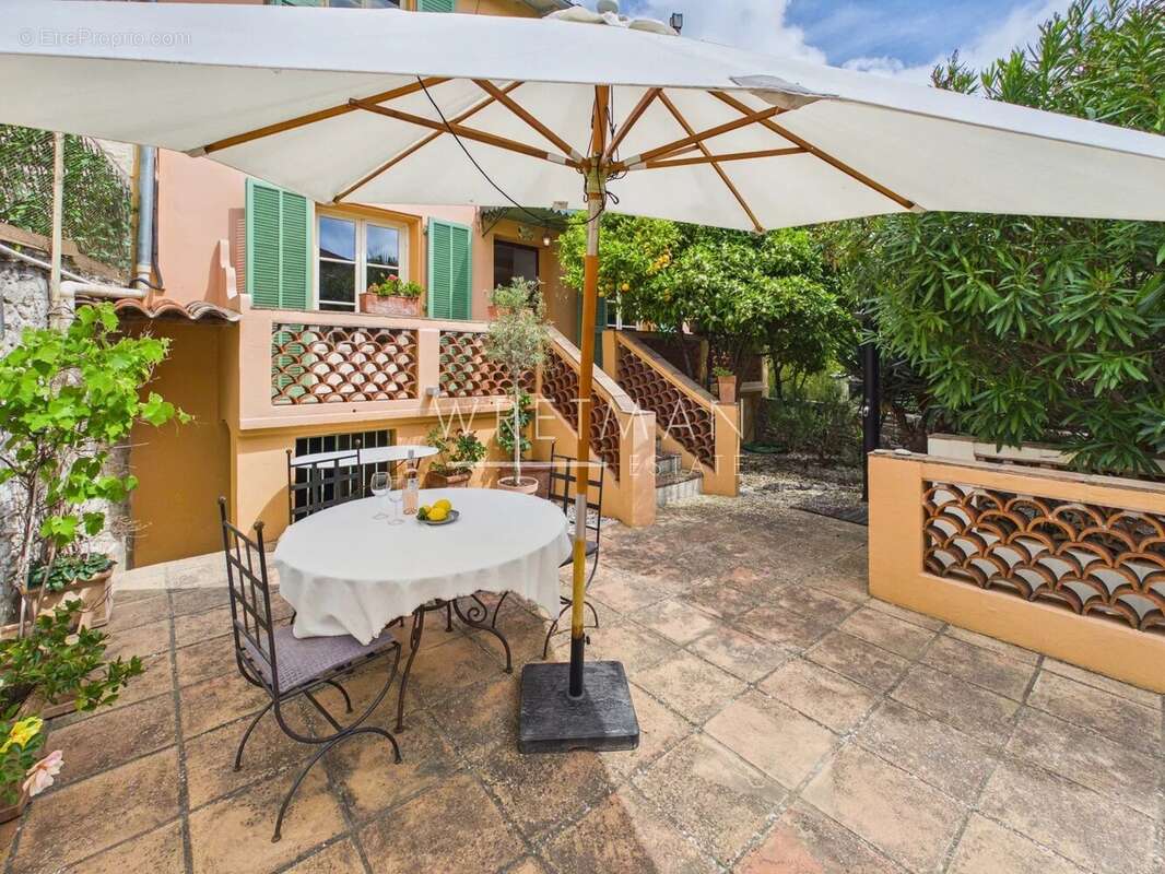 Appartement à TOURRETTES-SUR-LOUP