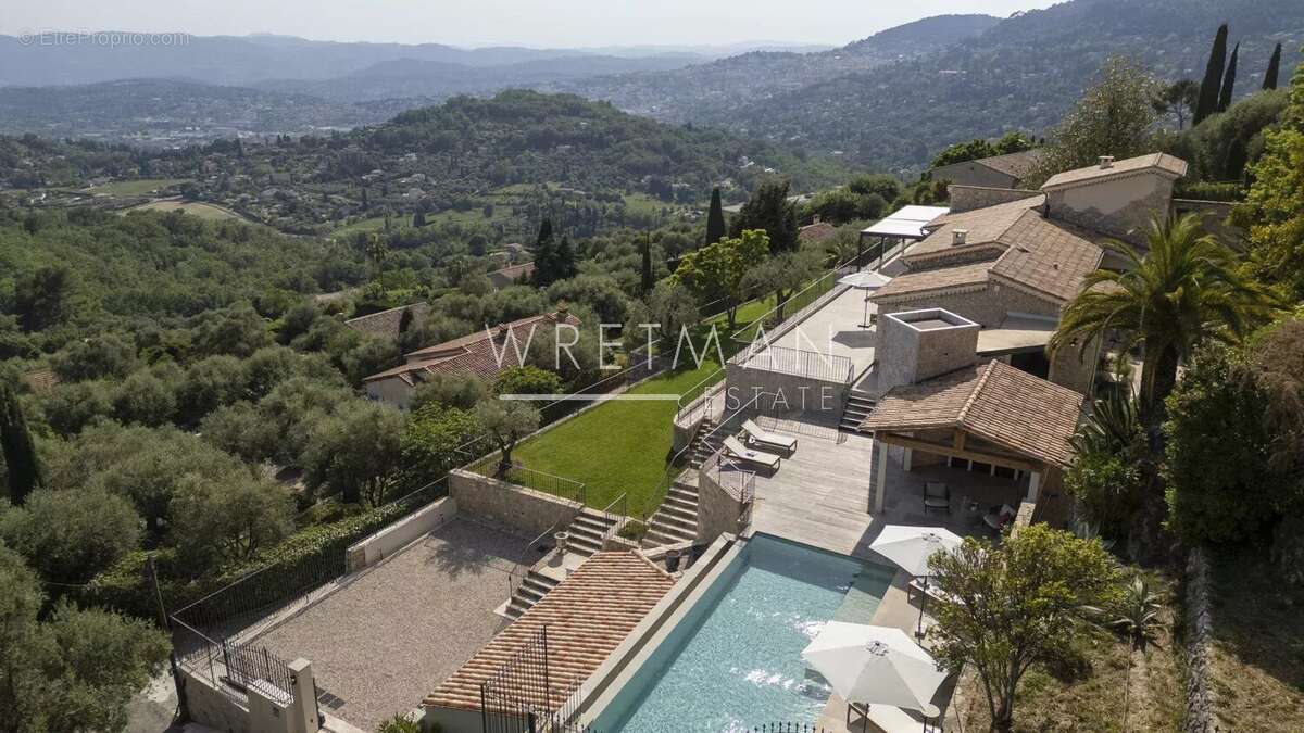 Maison à CHATEAUNEUF-GRASSE