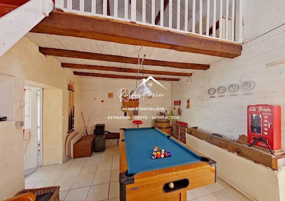 Annexe avec mezzanine  - Maison à YZEURES-SUR-CREUSE