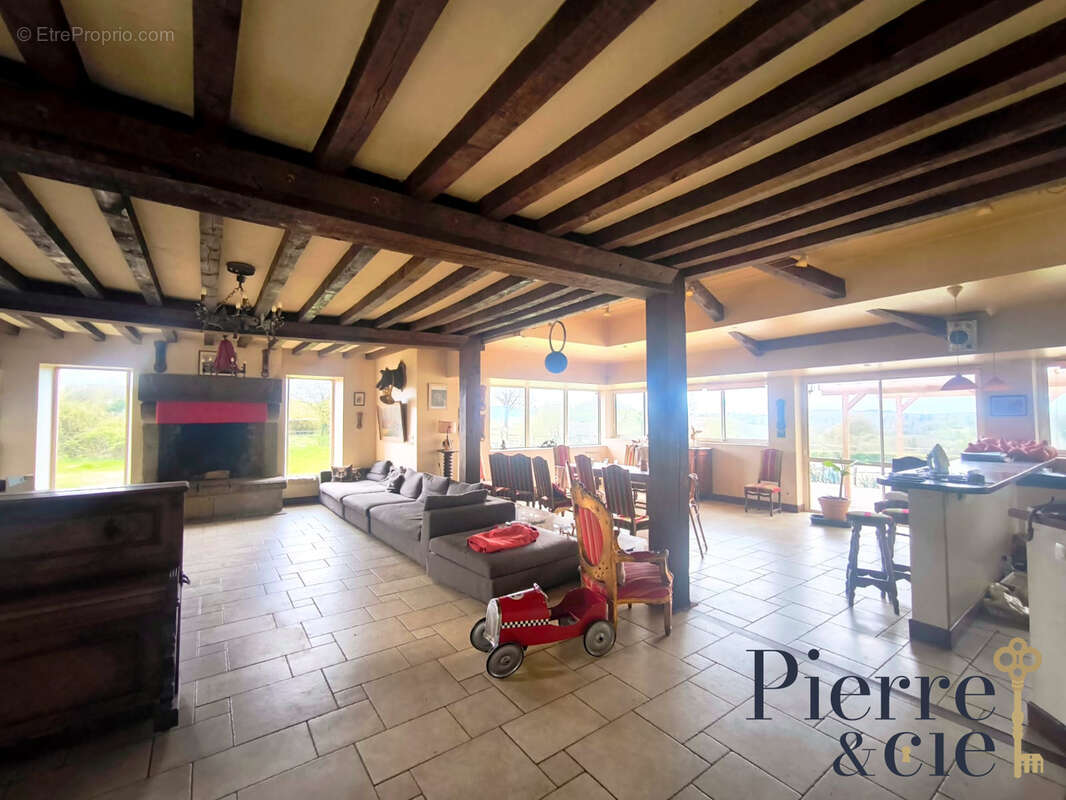 Maison à SAINT-SAUVEUR-DE-CARROUGES