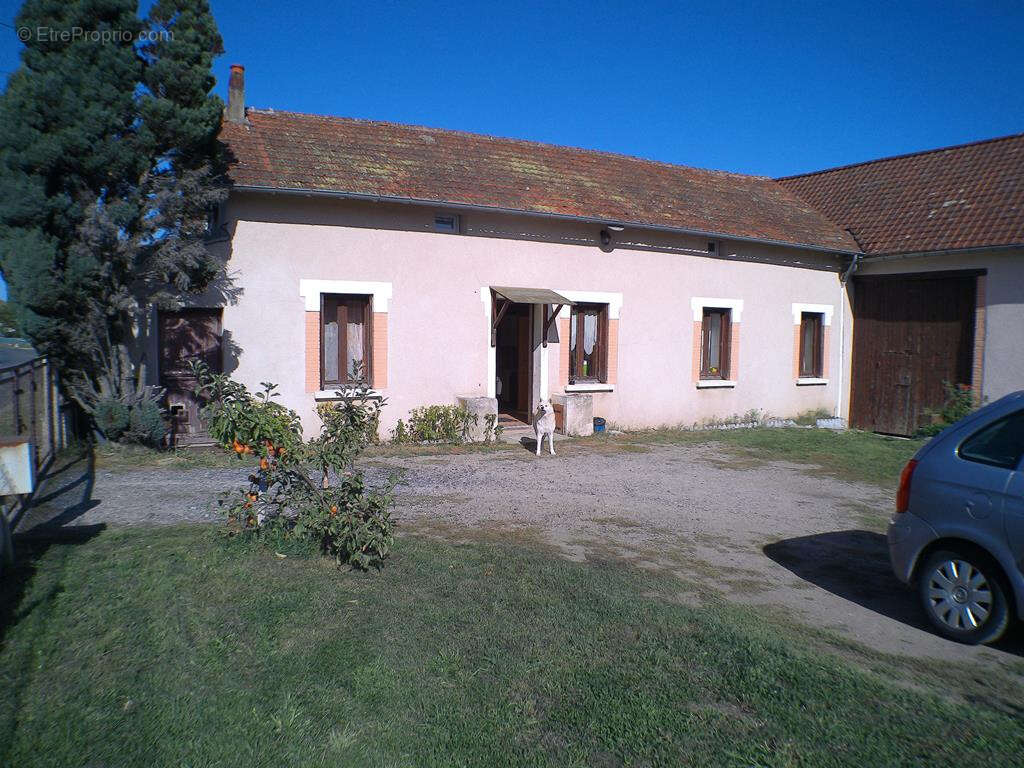 Maison à SAINT-REMY-EN-ROLLAT