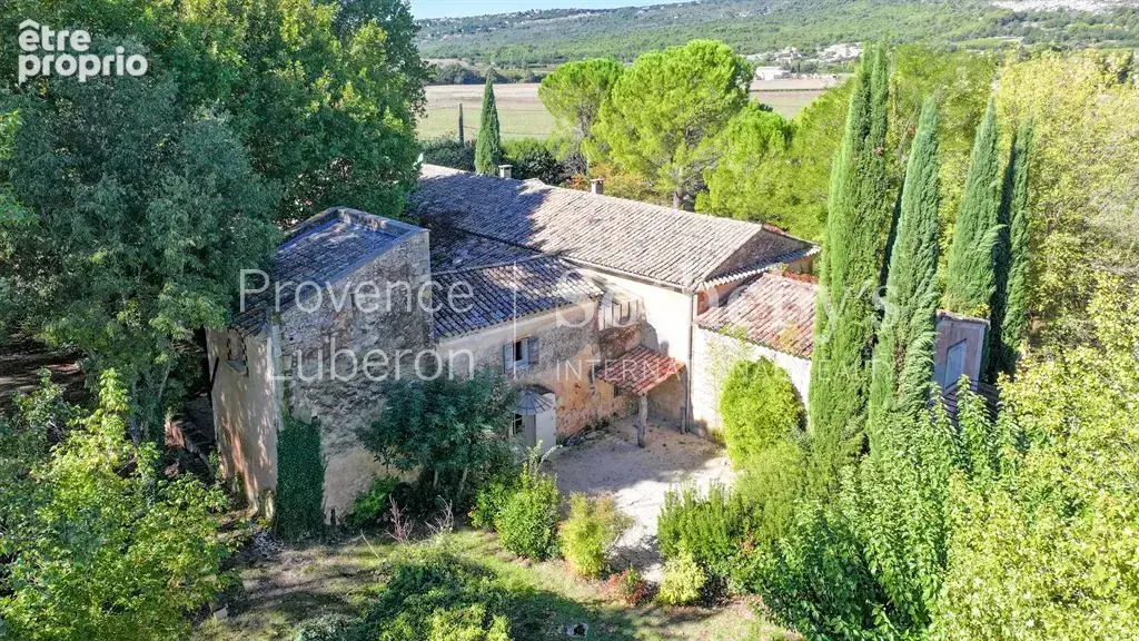 Mas du 18ème siècle avec piscine et 2 hectares de terrain - photo 1