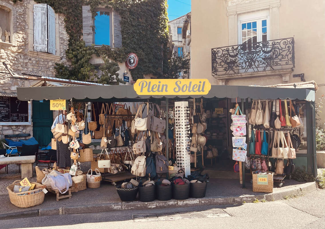 Commerce à VAISON-LA-ROMAINE
