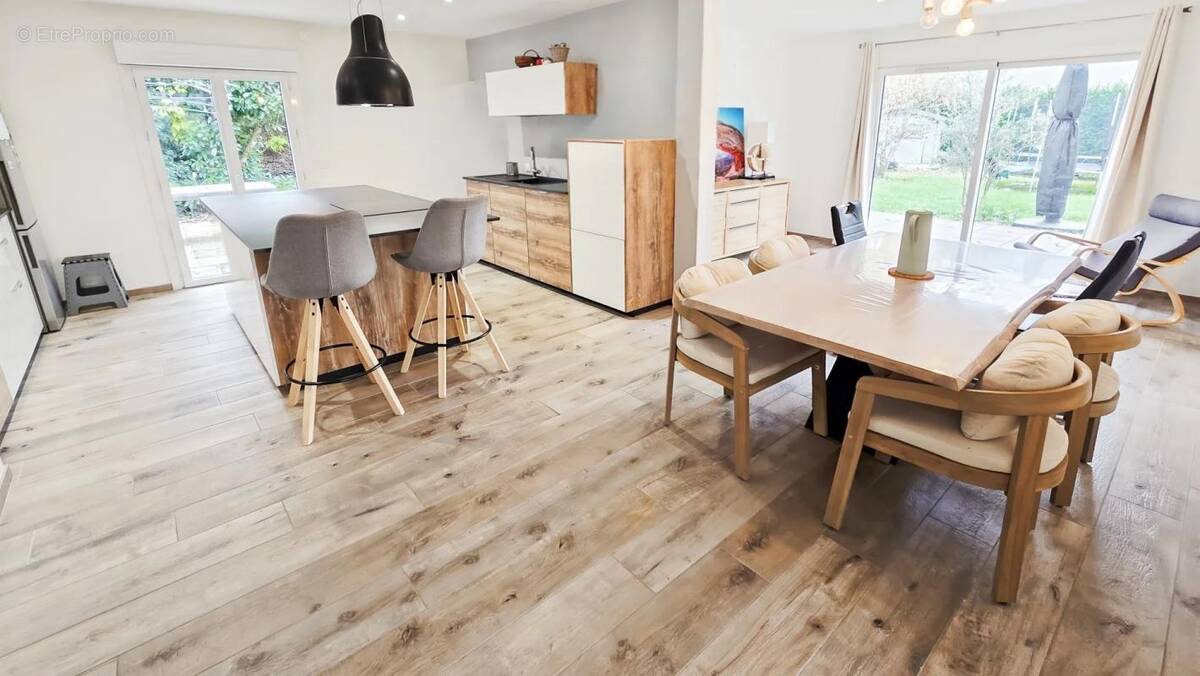 Maison à CHENS-SUR-LEMAN