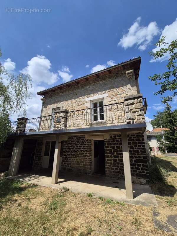 Maison en pierres sur deux niveaux à Laussonne - photo 11
